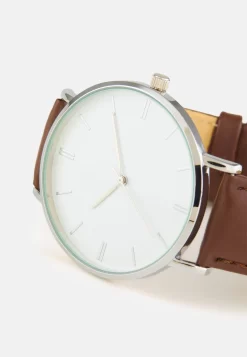 Pier OneUNISEX - Klocka - Brown -Pier One 4f1c6bbcacda485eb81e287421339e84 scaled