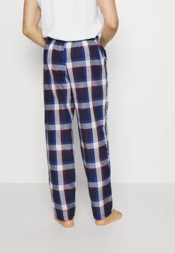 Pier One2 PACK - Pyjamasbyxor - 503 - Dark Blue_302 - Red -Pier One 61f2048aa9de4452822bf981b723ea2e scaled