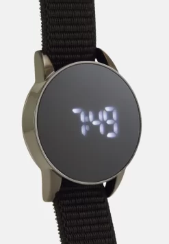 Pier OneDigitalklocka - Black -Pier One 91a3416d7d044fd4b60c1ebc2246a5ec scaled