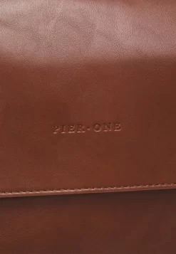 Pier OneAxelremsväska - Brown -Pier One 996f0b959cb14f4daf56add935c55435 scaled