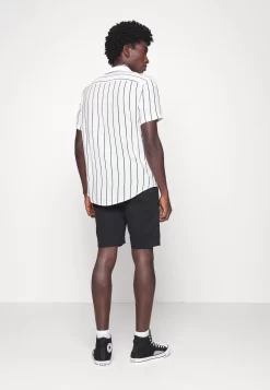 Pier One2 PACK - Skjorta - Black/white -Pier One a68cb2ff17104e928d6a0c4cb305d53e scaled