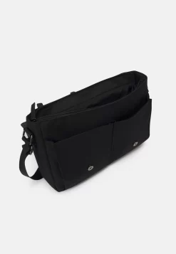 Pier OneAxelremsväska - Black -Pier One bc62c61958f54d03ae41ef60f0c04b83 scaled