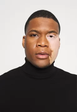 Pier OneStickad Tröja - Black -Pier One fbd26a2e537242bba5ca90be5a6b76fd scaled